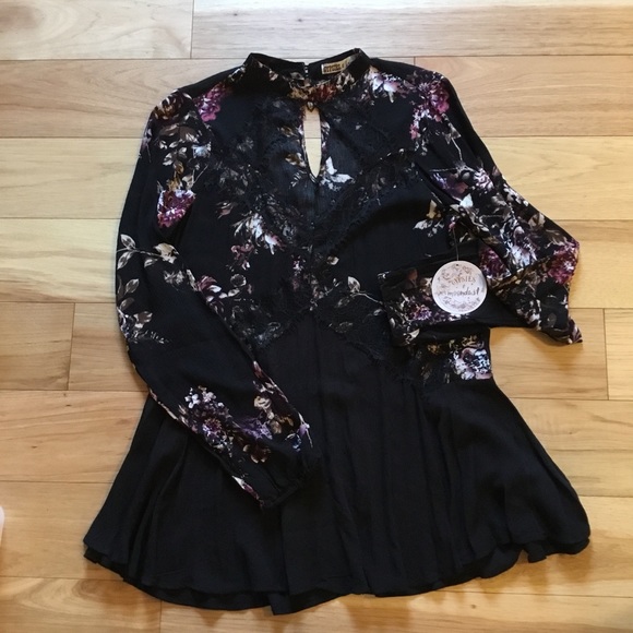 Tops - NWT Gypsies & Moondust 🌸black floral blouse/dress